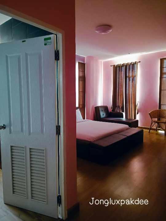 Jong Lux Pak Dee Bed & Breakfast Uttaradit Exterior foto