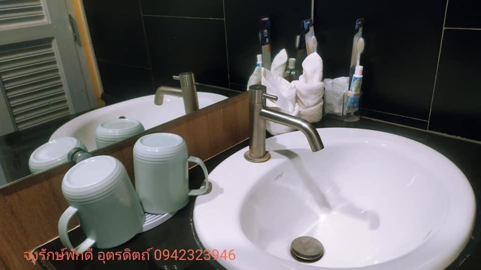Jong Lux Pak Dee Bed & Breakfast Uttaradit Exterior foto